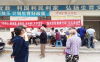 市二院开展“守初心、解难题、助扶贫、庆丰收”义诊活动