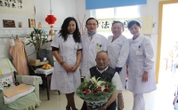 市二院重阳节慰问住院离休老干部