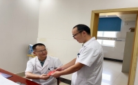 拒收红包显医德，廉洁行医守初心